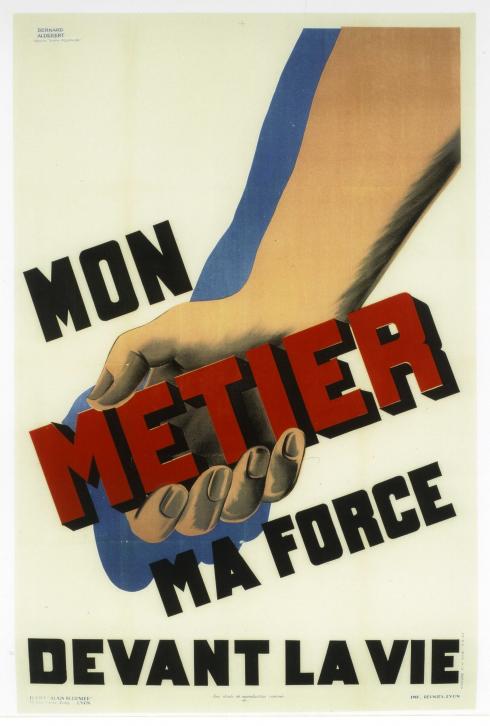 Mon métier, ma force devant la vie, affiche de l'atelier Alain Founier © Photo Blaise Adilon - Collection du CHRD, A. 334 