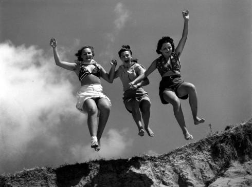 Le grand saut, Belle-Île en mer, 1937 - © Pierre Jamet