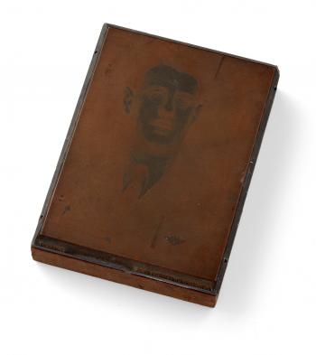Plaque de cuivre avec le portrait du Général de Gaulle - CHRD Lyon ©Pierre Verrier