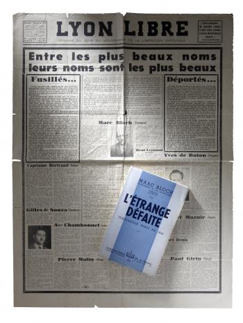 Journal "Lyon libre" accompagnée du Livre "Étrange défaite" de Marc Bloch © Photo Pierre Verrier - Collections du CHRD, Ar. 18 et Ar. 1378