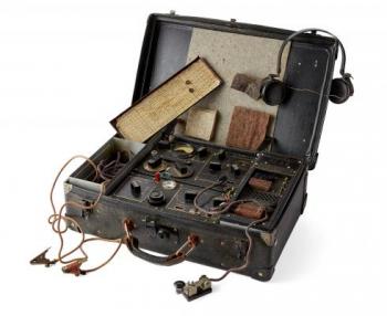 Valise émetteur-récepteur de type 3 Mk II - Collection du CHRD, N° Inv. Ar. 1308-1 © Pierre Verrier