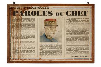 Affiche lacérée "Aux Français ! Paroles du chef", 1940 © Photo Pierre Verrier - Collection du CHRD, Ar. 1362