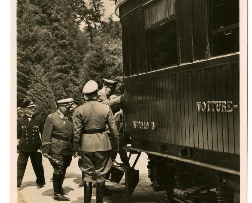 Carte Postale "Négociations de l'armistice de 1940 à Rethondes, Compiègne" - Collection du © CHRD, fonds Bernard Le Marec, N° Inv. Ar 2077