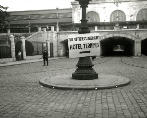 Charles Bobenrieth, Hôtel Terminus, près de la gare de Perrache, vers 1942-1943 © Photo Charles Bobenrieth - Collection Nouvellet-Dugelay BGA Permezel