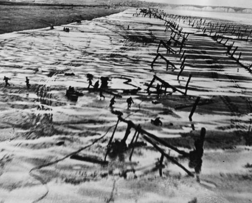 Survol allié d'une plage du Cotentin