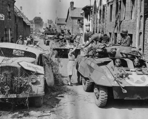 Traversée du le village manchois Le Repas