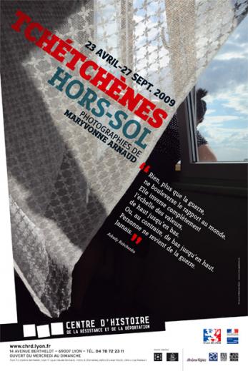 Affiche de l'exposition "Tchétchènes hors-sol. Photographies de Maryvonne Arnaud" présentée du 23 avril 2009 au 27 septembre 2009 au CHRD