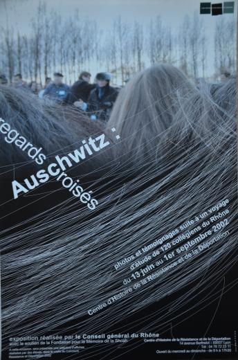 Affiche de l'exposition "Auschwitz : Regards croisés"