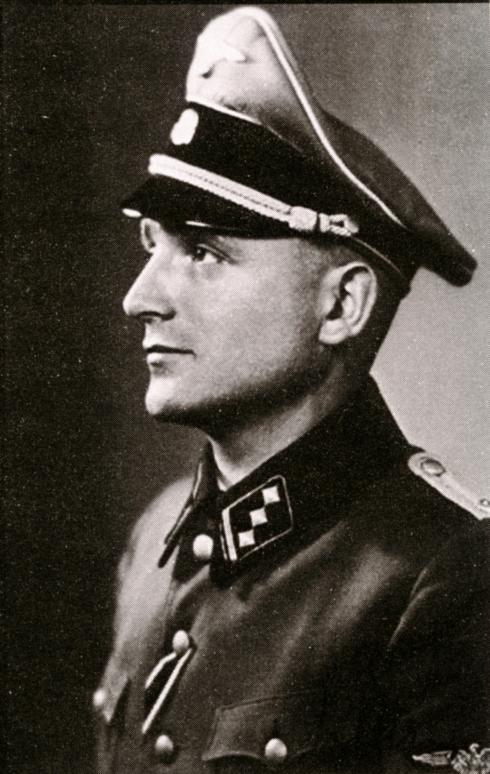 Portrait de Klaus Barbie en uniforme avec le grade de SS-Obersturmführer, vers 1940