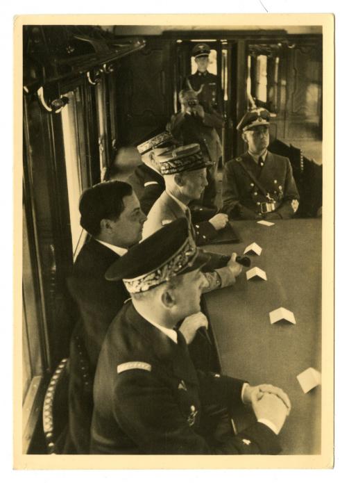 Carte Postale "Négociations de l'armistice de 1940 à Rethondes, Compiègne" - Collection du © CHRD, fonds Bernard Le Marec, N° Inv. Ar 2077-16.