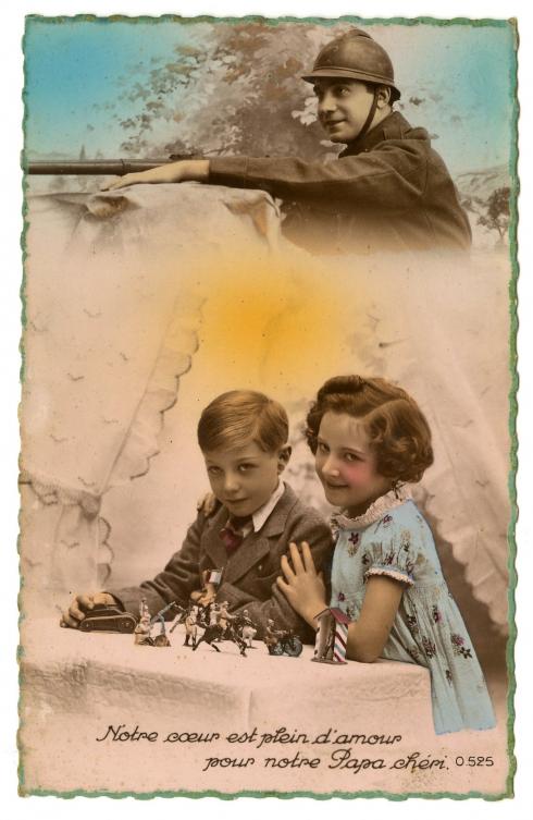 Carte postale "Pleins d'amour pour notre papa chéri" -  Collection du © CHRD, fonds Bernard le Marec, N° Inv. Ar 2077-16