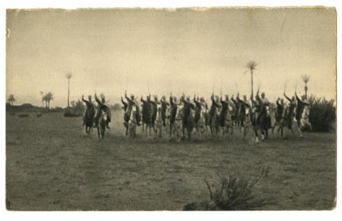 Carte postale "Spahis Marocains chargeant" -  Collection du CHRD, N° Inv. Ar 2077-16