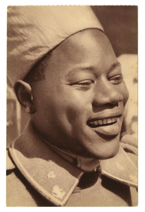 Carte postale "Tirailleur Sénégalais" - Collection du CHRD, N° Inv. Ar 2077-16