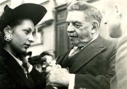 Jeannette Tavernier médaillée de la Résistance, 1946 - © Le Progrès