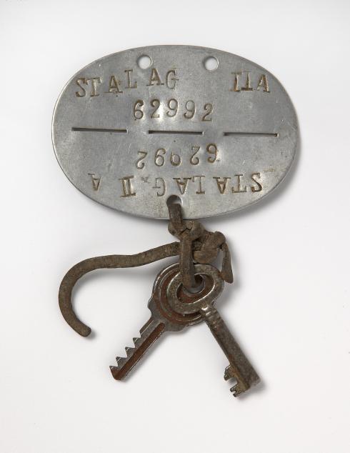 Plaque de matricule d'un prisonnier de guerre au Stalag II A © Photo Pierre Verrier - Collection du CHRD, Ar. 1267