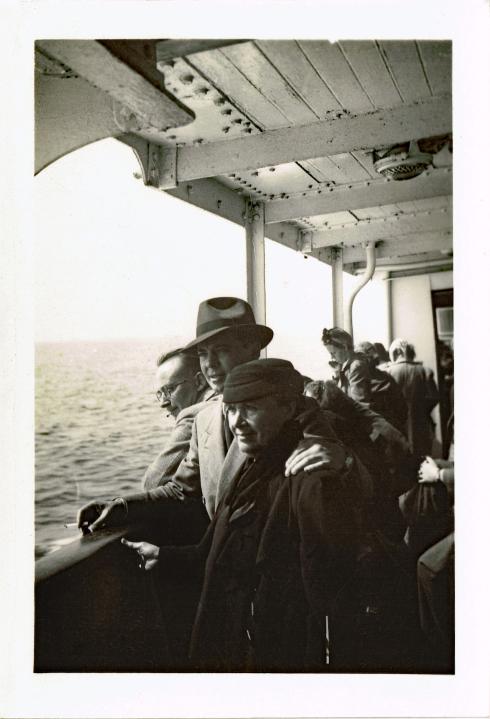 Jean Moulin et sa mère sur le bateau entre Boulogne et Folkestone, week-end du 15 août 1939. Photo Laure Moulin