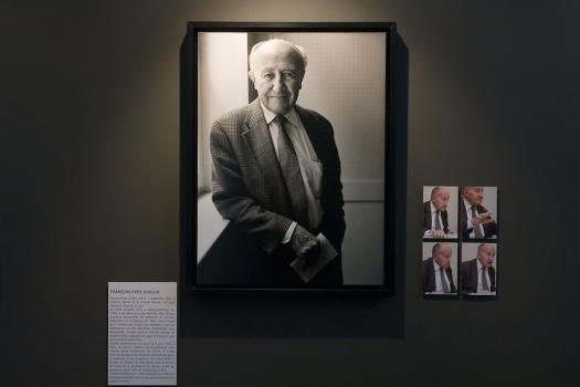 Exposition " Visages (du centre) d'histoire. Portraits de témoins par Frédéric Bellay" en 2009 au CHRD - © CHRD Lyon