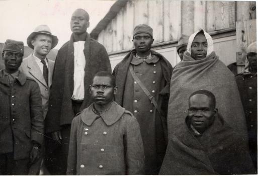 Tirailleurs sénégalais détenus dans un Frontstalag à Melun, août 1940 © © Comité international de la Croix-Rouge (CICR)
