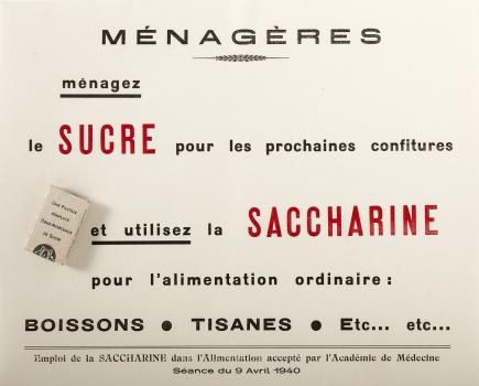 Boîte de pastilles de saccharine soluble et affichette promotionnelle - Collection Bernard Le Marec © Pierre Verrier