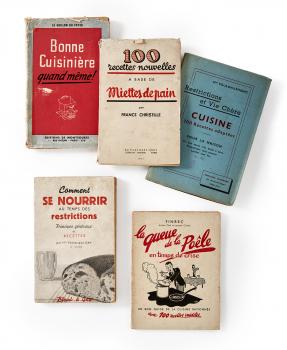 Ensemble d’ouvrages sur la cuisine de restriction - Collection Bernard Le Marec © Pierre Verrier