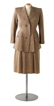 Tailleur, vers 1943 - Collection du Palais Galliera de Paris, Don de Madame Fregnac, N° Inv. GAL1985.63.8AB © Pierre Verrier
