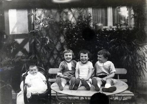 Photo des enfants de la famille Vernant-Blanc, vers 1915 - © Collection privée - Droits Réservés