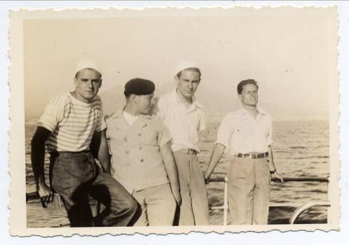 Jean-Pierre Vernant (à gauche) et ses amis communistes du Quartier Latin en voyage en Grèce - © Collection privée - Droits Réservés