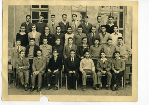 Photo de classe au Lycée Pothier à Orléans (1955-1956) avec Pierre Vidal-Naquet - © Collection privée - Droits Réservés