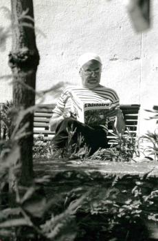Jean-Pierre Vernant, dans sa maison de Belle-Île, où il a beaucoup écrit © Gilles Peillon
