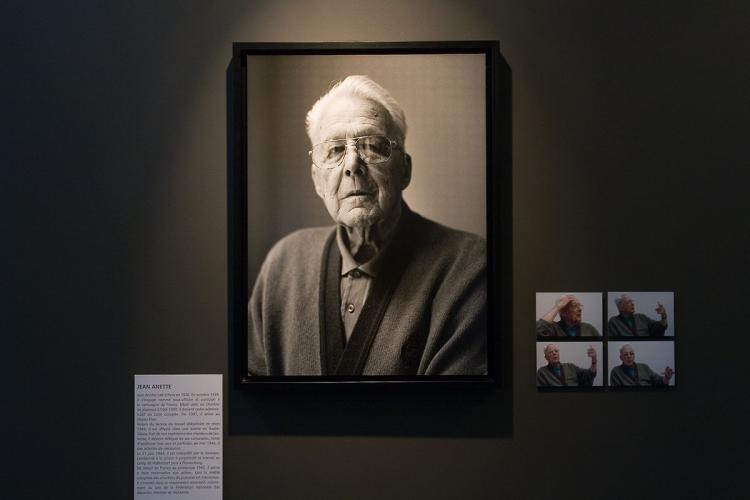 Exposition " Visages (du centre) d'histoire. Portraits de témoins par Frédéric Bellay" en 2009 au CHRD - © CHRD Lyon