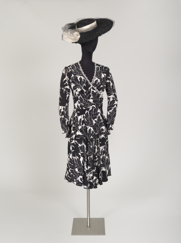 Tenue de Romy Schneider dans Le Vieux Fusil, 1975. Par Corinne Jorry, Viviane de Vesscheringe et Claire de Brard - Collection de la Cinémathèque française de Paris, N° Inv. C 1710-1 et C 1710-2 © Stéphane Dabrowski