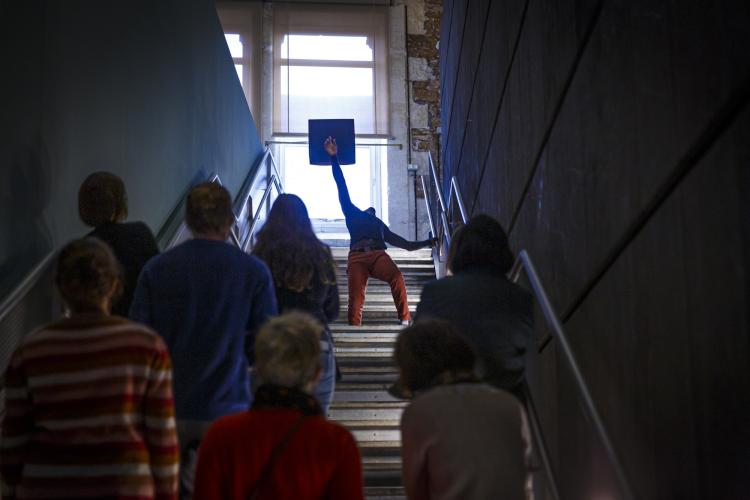 Visite chorégraphiée avec Abdou N'gom, de la compagnie Stylistik © Photo Philippe Somnolet, 2021