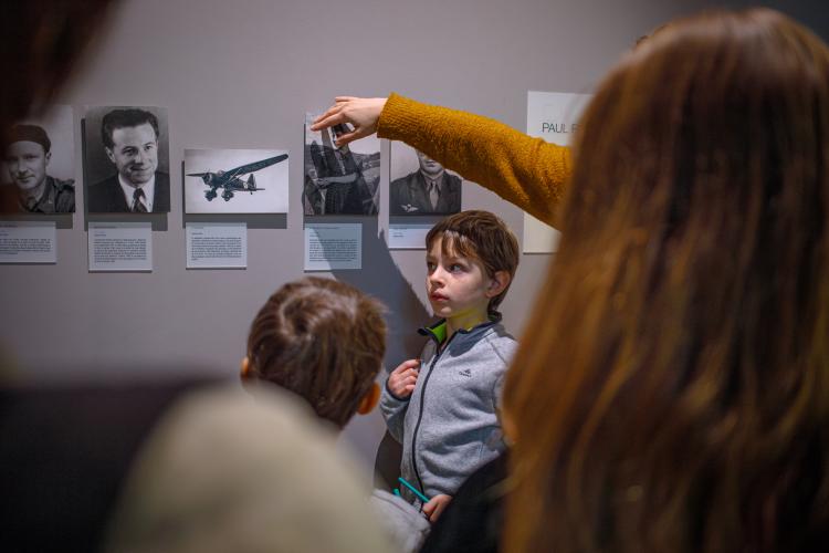 Visite pour les enfants dans l'exposition permanente