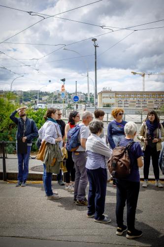 Parcours urbain 𝗗𝗲𝘀𝘁𝗿𝘂𝗰𝘁𝗶𝗼𝗻 𝗲𝘁 𝗿𝗲𝗰𝗼𝗻𝘀𝘁𝗿𝘂𝗰𝘁𝗶𝗼𝗻 : 𝗹𝗲 𝗯𝗼𝗺𝗯𝗮𝗿𝗱𝗲𝗺𝗲𝗻𝘁 𝗱𝘂 𝟮𝟲 𝗺𝗮𝗶 𝟭𝟵𝟰𝟰