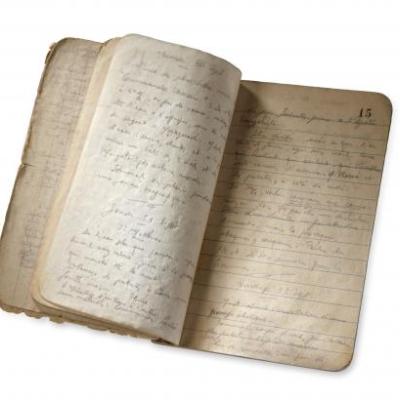 Journal de Victor Tiollier, déporté, 28 juin 1944 au 26 février 1945 ; texte rédigé au crayon à papier ; carnet 15 x 11 cm © Photo Pierre Verrier - Collections du CHRD, Ar. 1211