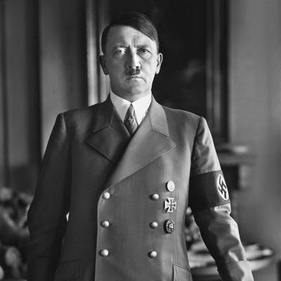 1938_portrait_photograph_of_Adolf_Hitler