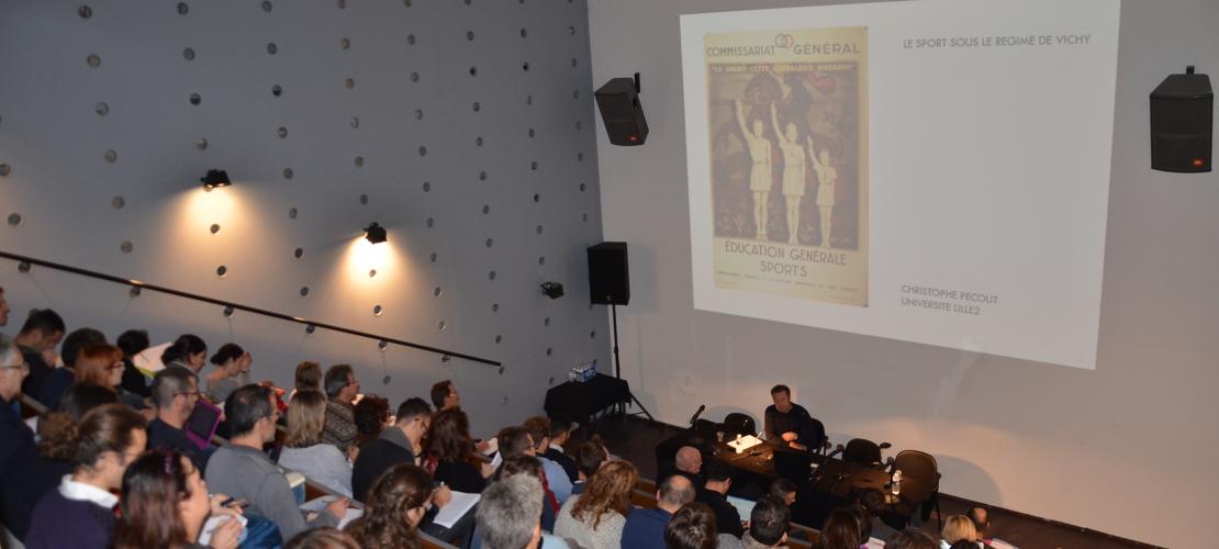Stage enseignants "Le sport sous le régime de Vichy" dans l'auditorium du musée - © CHRD Lyon, 2015