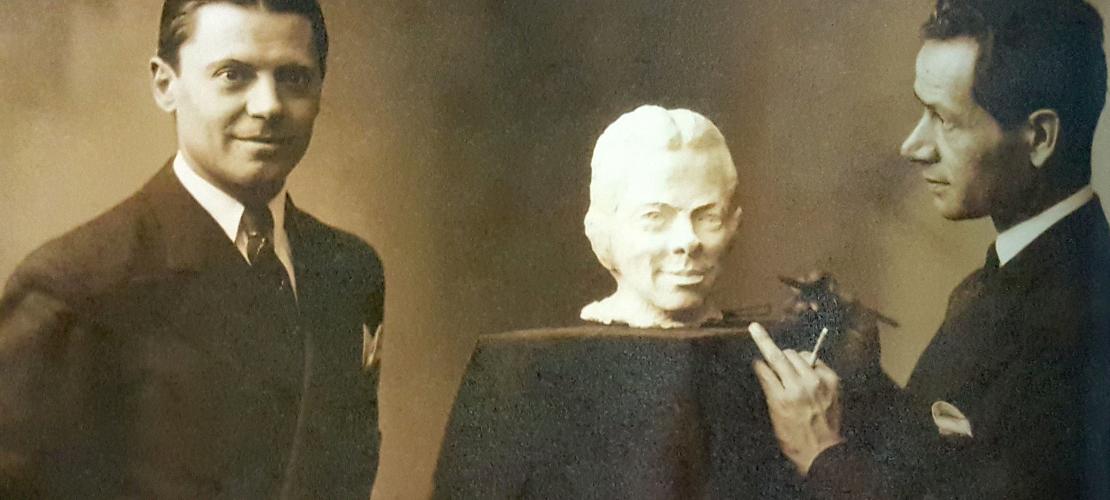 Augustin Tuset, médecin et sculpteur à ses heures, réalise le buste de Jean Moulin, son ami et le parrain d'un de ses fils. 1930 - 1933