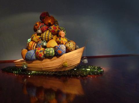 Œuvre "Road to exile II" de © Barthélémy Toguo, 2010-2015 - Collection de la Galerie Lelong de Paris.