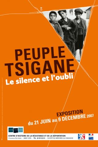 Affiche de l'exposition "Peuple Tsigane, le silence et l'oubli" présentée du 21 juin 2007 au 9 décembre 2007 au CHRD